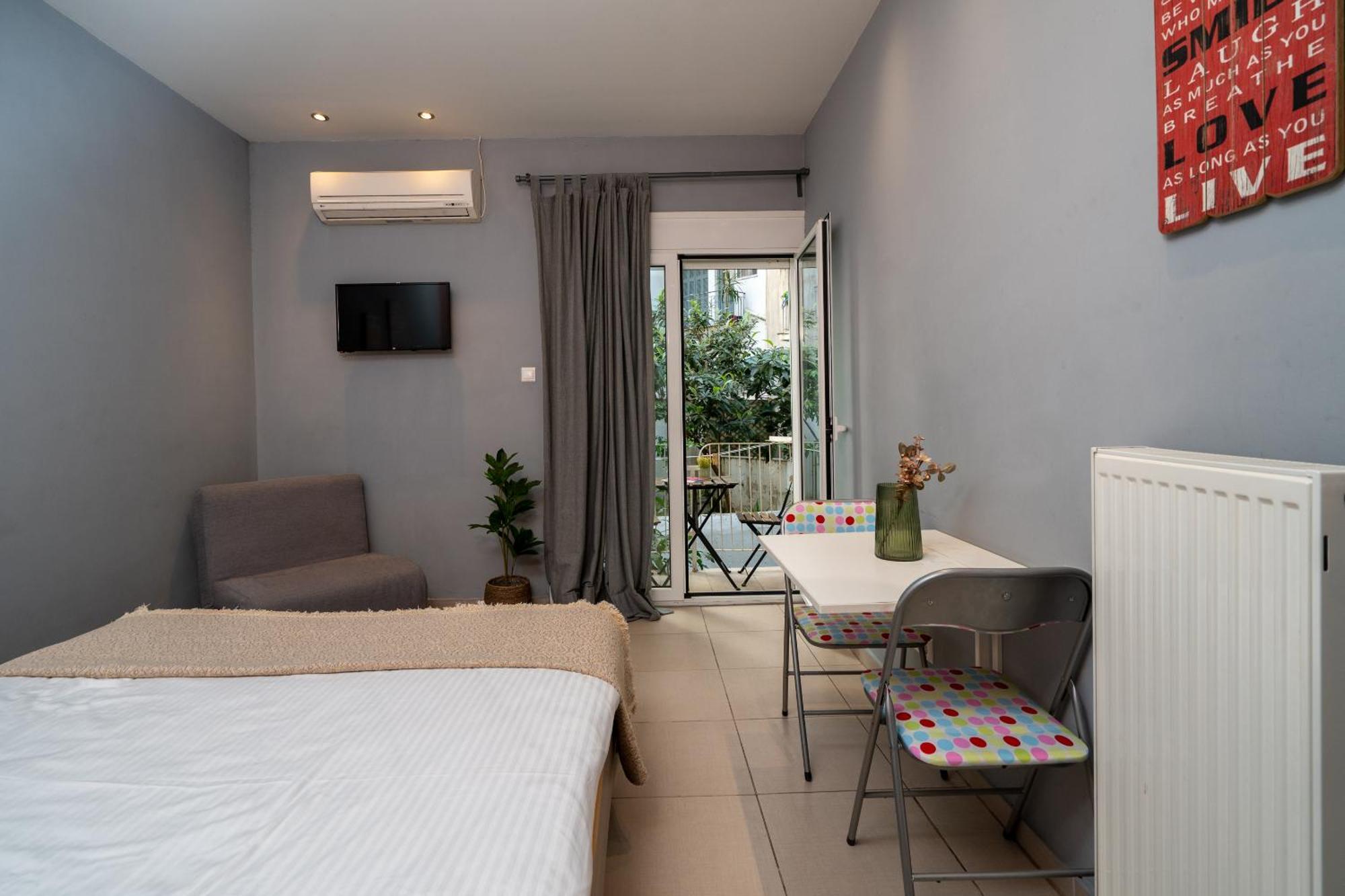 Ideally Located Apartment In Central Афіни Екстер'єр фото