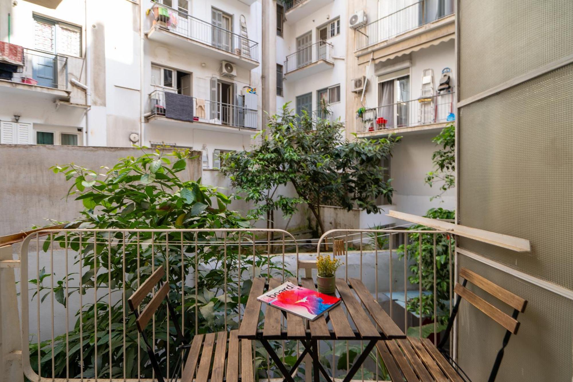 Ideally Located Apartment In Central Афіни Екстер'єр фото